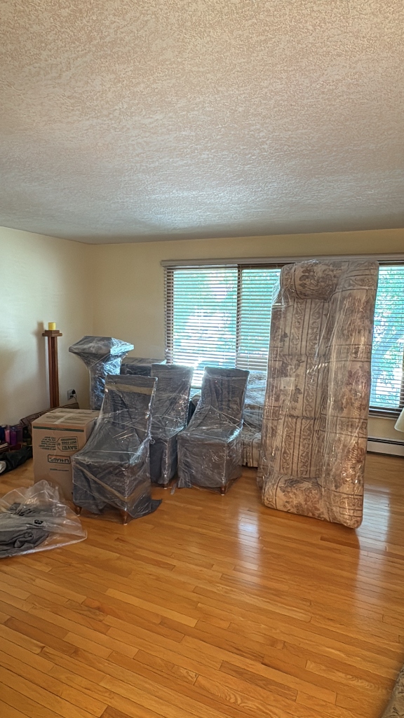 House movers in Lakeridge.